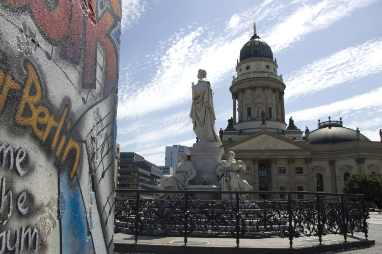 berlinmur-paa-gendarmenmarkt