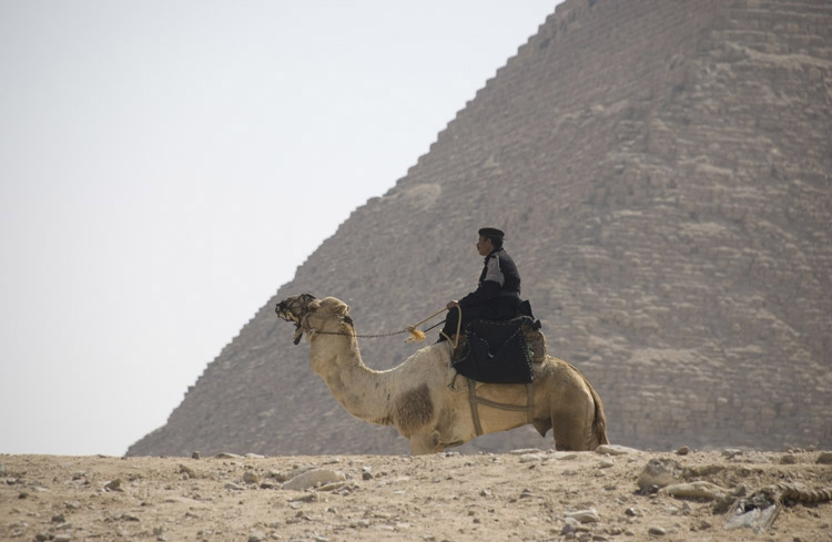 Politi ved pyramiderne