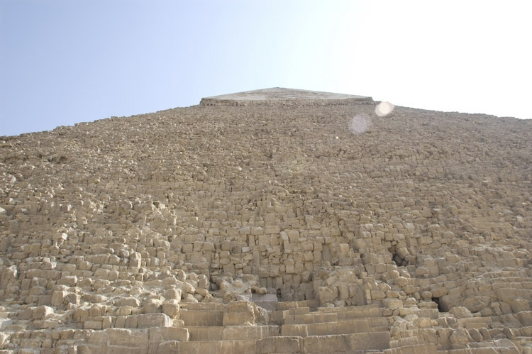Pyramide set nedefra