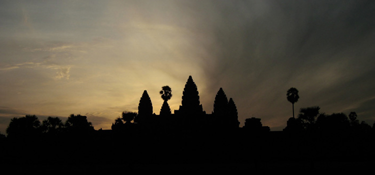 Maveonde og solopgang ved Angkor Wat