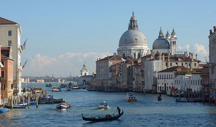 Venedig siger nej tak til trolley-traskende turister